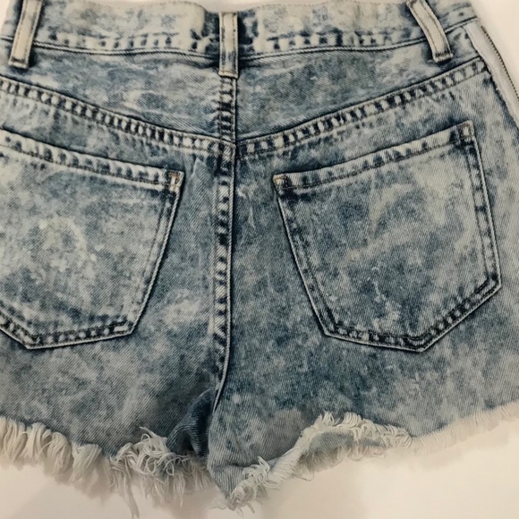 Forever 21 Zip up High Rise Acid Wash Short Shorts - Picture 3 of 8
